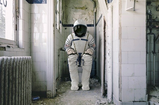 astronaut na wc